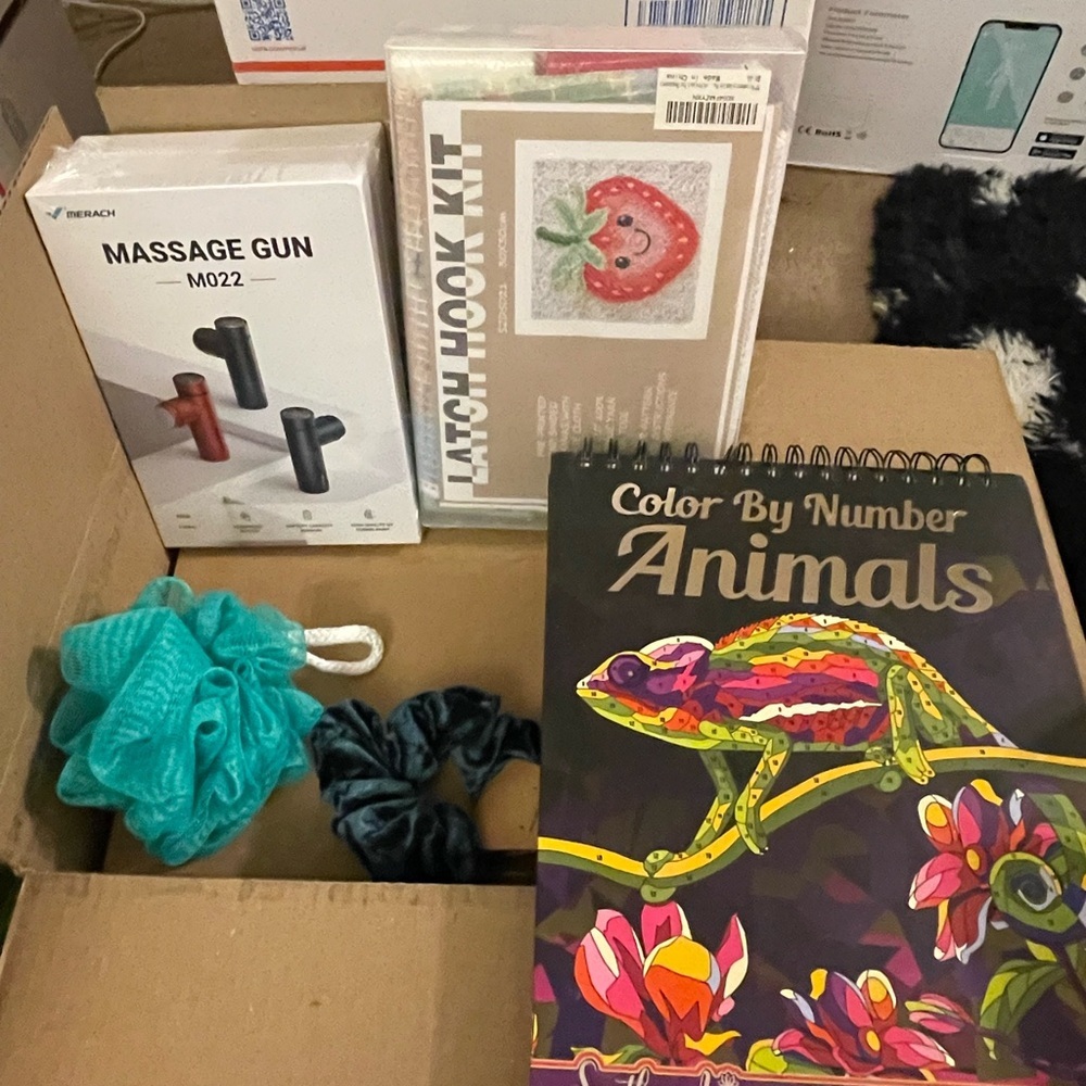 LARGE Amazon MYSTERY Box, Brand New 📦 🔥 NO JUNK, NO Returns, 5 ⭐️ rating!​​​​ - Picture 12 of 16